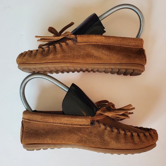 Minnetonka Other - Minnetonka Childrens Kilty Hardsole Moccasin Dusty Brown Sz 2 Kids Leather